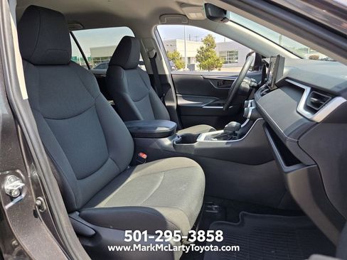 Used 2022 Toyota RAV4 LE FWD image 15
