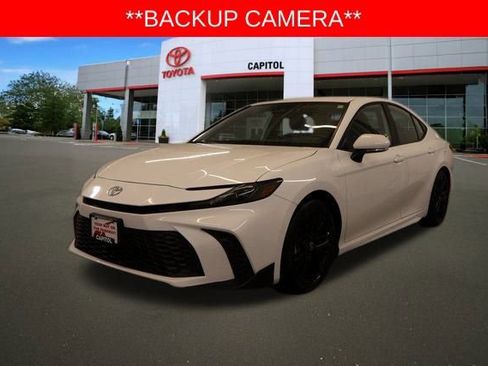 Used 2025 Toyota Camry SE image 8