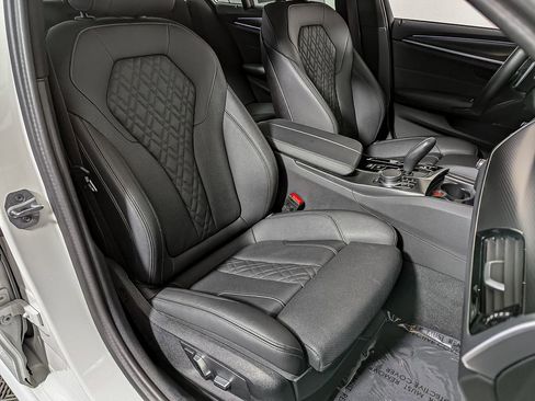 Certified 2023 BMW 530e xDrive w/ Premium Package image 37