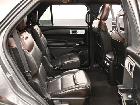 Used 2021 Ford Explorer Platinum w/ Premium Technology Package AWD/4WD image 35