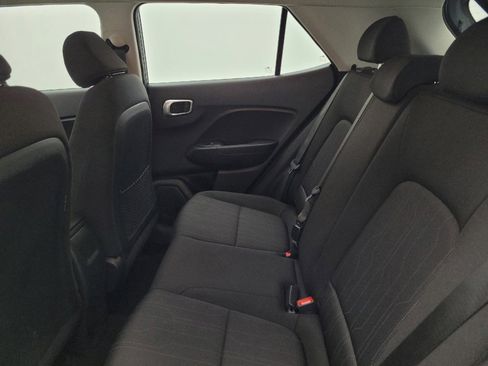 Used 2024 Hyundai Venue SE FWD image 18