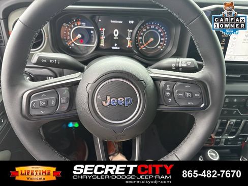 Used 2025 Jeep Gladiator Mojave w/ Convenience Group AWD/4WD image 17