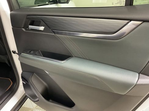 Used 2025 GMC Acadia AT4 image 24