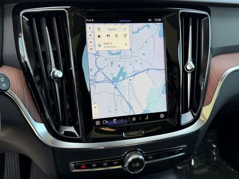 Used 2024 Volvo V60 B5 Cross Country Plus image 29