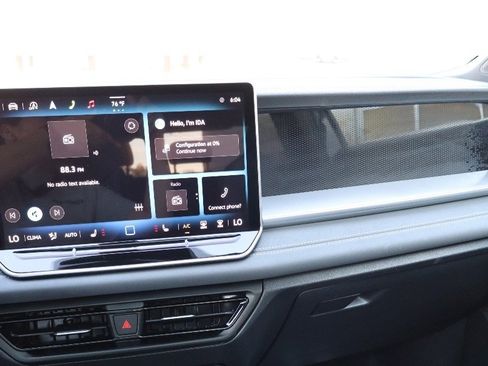 Certified 2025 Volkswagen Tiguan SE R-Line image 18