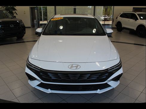 Used 2025 Hyundai Elantra SEL FWD image 2