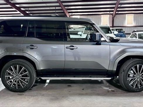 Used 2026 Lexus GX 550 w/ Accessory Package (2T) image 3