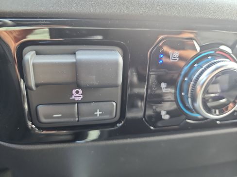 New 2025 GMC Sierra 2500 SLT w/ SLT Convenience Package image 17