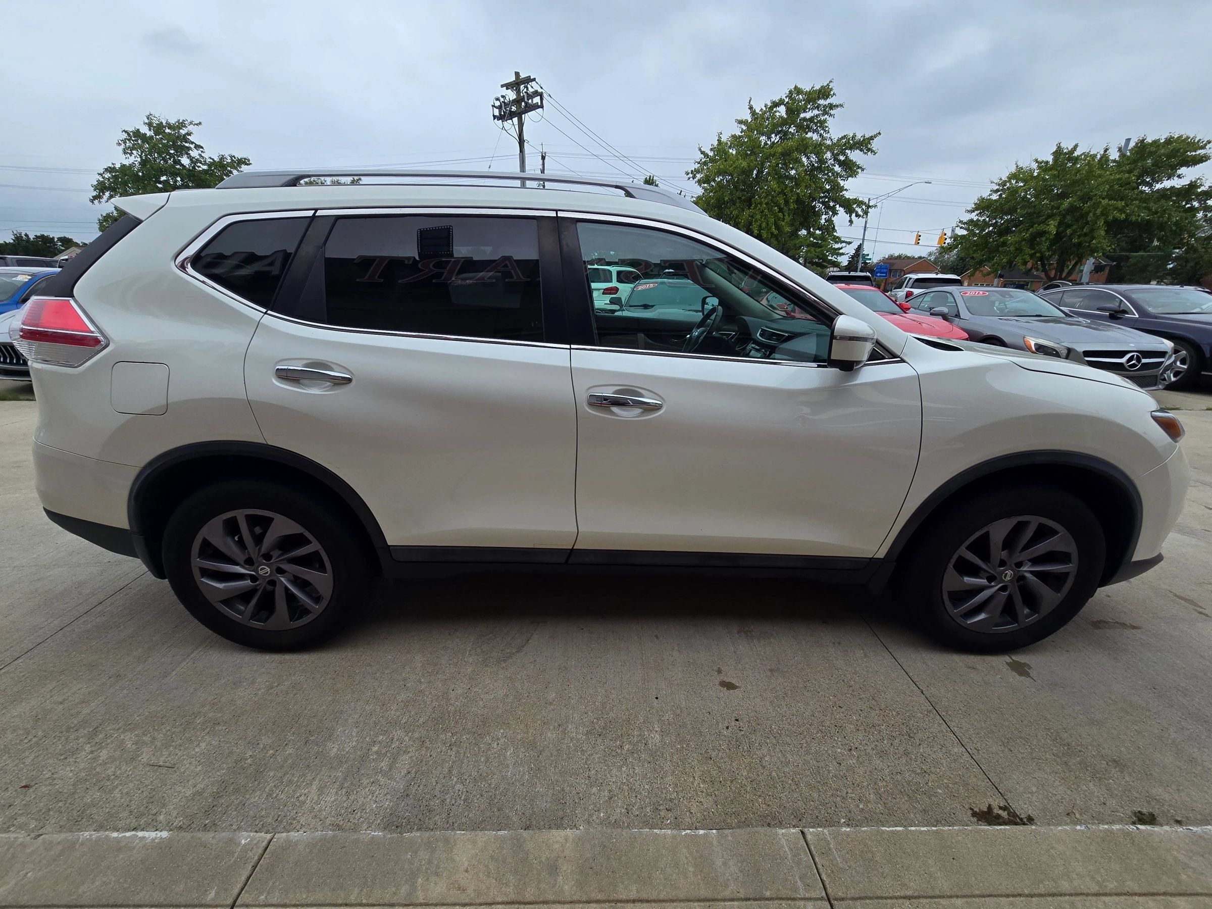 Used 2016 Nissan Rogue SL w/ SL Premium Package AWD/4WD image 6