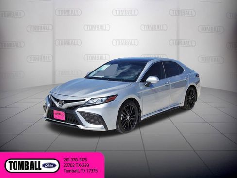 Used 2021 Toyota Camry XSE FWD image 3