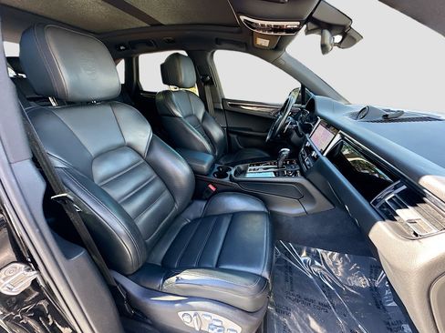 Used 2024 Porsche Macan S image 33