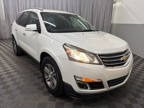 Used 2017 Chevrolet Traverse LT AWD/4WD image 3