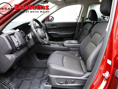 Used 2023 Nissan Pathfinder SV AWD/4WD image 14