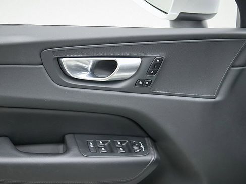 Certified 2023 Volvo XC60 T8 Plus image 12