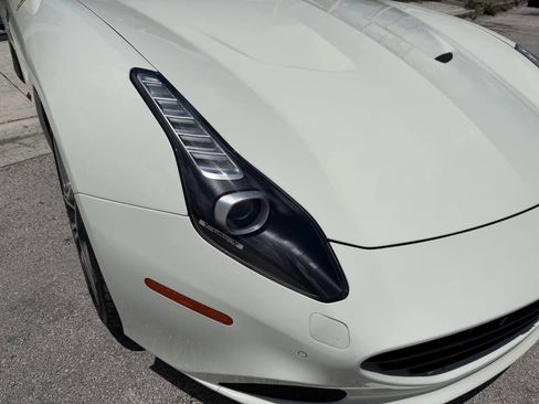 Used 2015 Ferrari California T RWD image 19