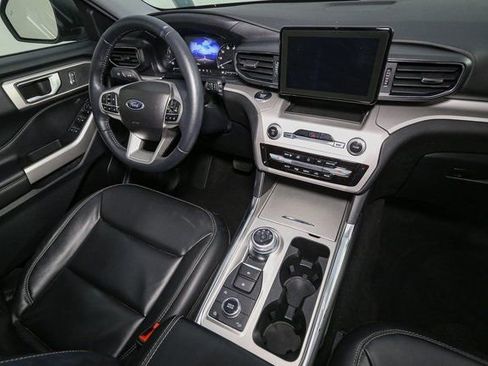 Used 2023 Ford Explorer XLT w/ Equipment Group 202A image 18