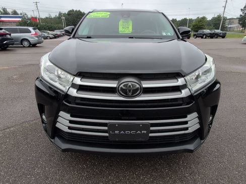 Used 2019 Toyota Highlander XLE AWD/4WD image 11