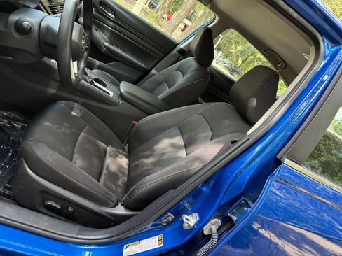 Used 2025 Nissan Altima 2.5 SV FWD image 19