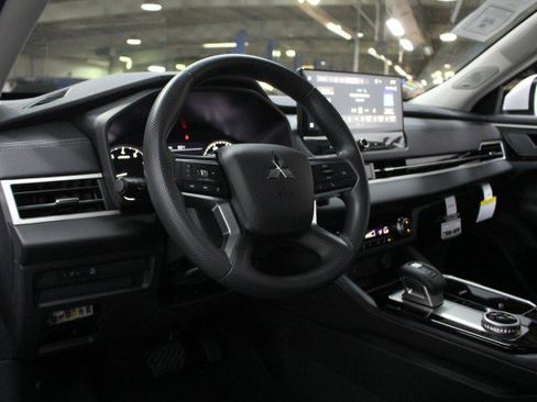 New 2026 Mitsubishi Outlander ES image 5