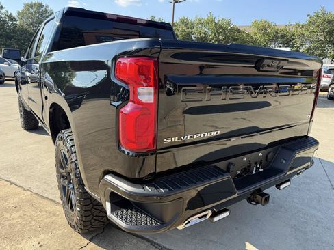 Used 2025 Chevrolet Silverado 1500 LT Trail Boss w/ Convenience Package II AWD/4WD image 3