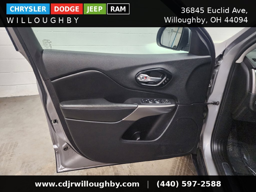 Used 2020 Jeep Cherokee Limited w/ Advanced Safety Group AWD/4WD image 11