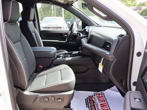 New 2025 Chevrolet Suburban Premier image 45