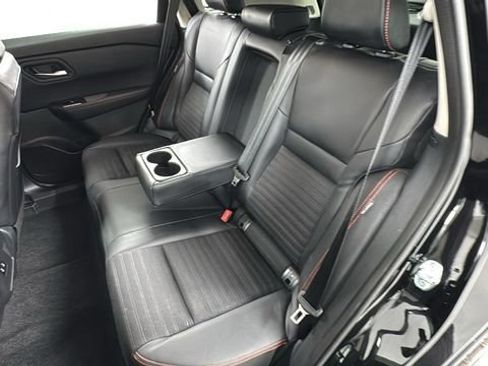 Certified 2025 Nissan Rogue SV AWD/4WD image 12