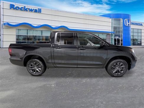 Used 2025 Honda Ridgeline Sport image 8