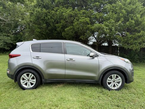 Used 2018 Kia Sportage LX FWD image 4