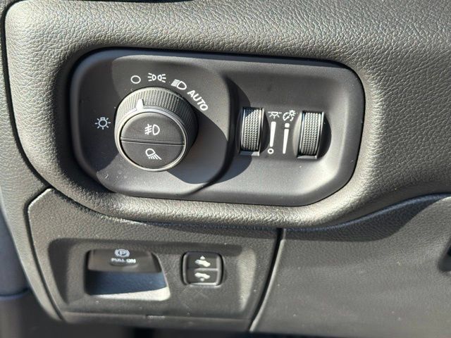 Used 2023 RAM 1500 Laramie AWD/4WD image 31
