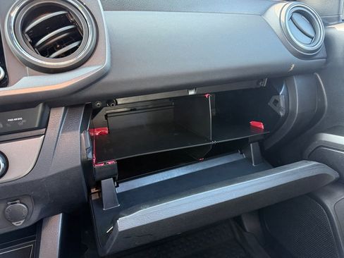 Used 2020 Toyota Tacoma TRD Sport w/ Technology Package image 23