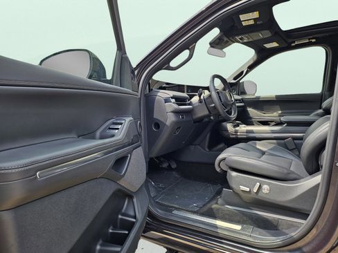 New 2025 Lincoln Navigator Reserve w/ Jet Appearance Package image 10