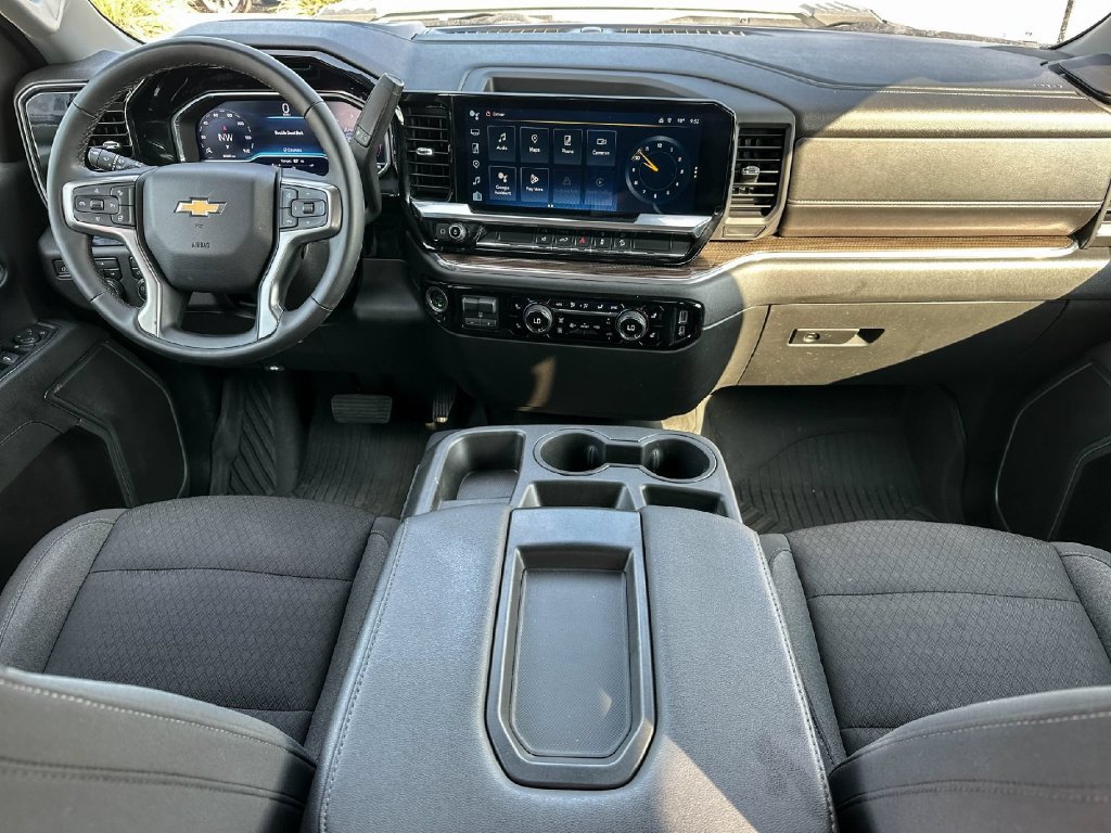 Used 2024 Chevrolet Silverado 2500 LT AWD/4WD image 11