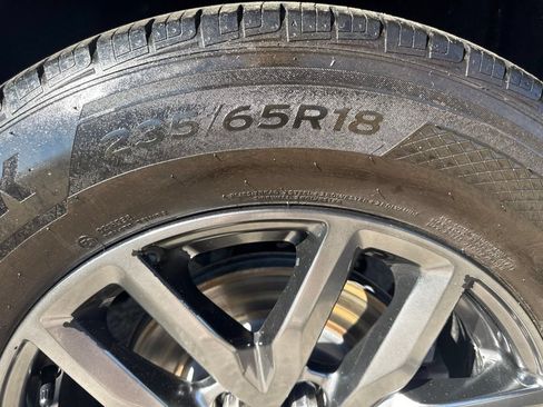 Used 2017 GMC Acadia SLT AWD/4WD image 38