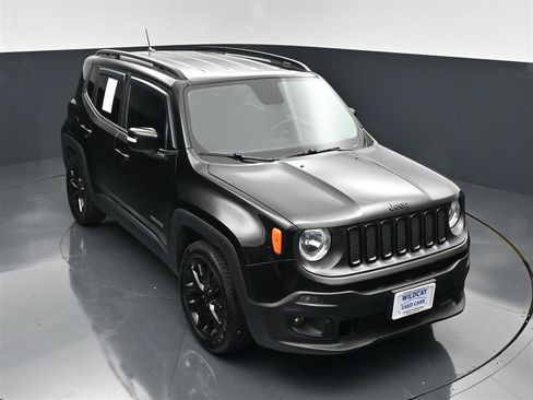 Used 2017 Jeep Renegade Altitude FWD image 11