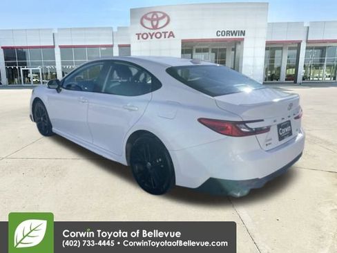Used 2025 Toyota Camry SE image 3