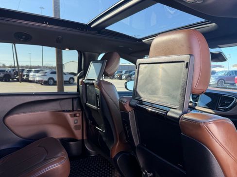 Used 2020 Chrysler Pacifica Limited w/ Advanced Safetytec Group image 16