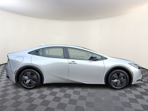 Used 2024 Toyota Prius Prime SE image 7