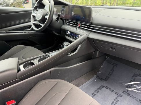 Used 2025 Hyundai Elantra SEL image 10