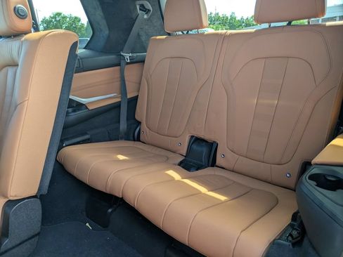 Used 2022 BMW X7 xDrive40i w/ M Sport Package AWD/4WD image 30