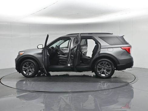 Used 2023 Ford Explorer XLT w/ Equipment Group 202A RWD image 38