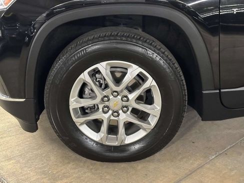 Used 2021 Chevrolet Traverse LT AWD/4WD image 9