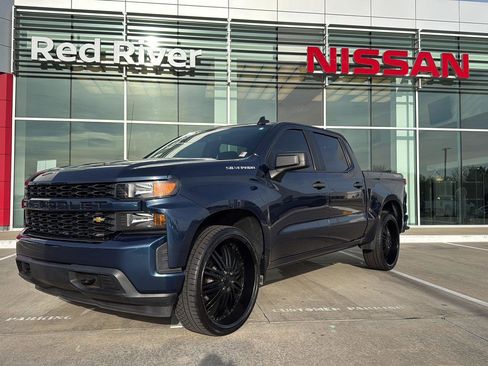 Used 2020 Chevrolet Silverado 1500 Custom w/ Custom Value Package image 1