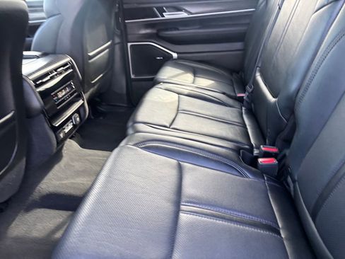 Used 2024 Jeep Wagoneer Series II w/ Flexible Seating Group image 25