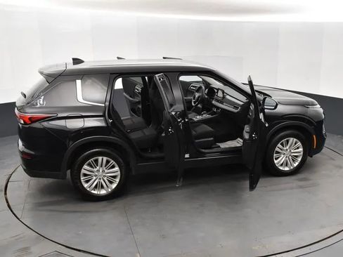Used 2024 Mitsubishi Outlander ES image 6