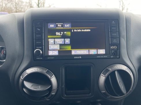 Used 2016 Jeep Wrangler Unlimited Sport w/ Connectivity Group image 11