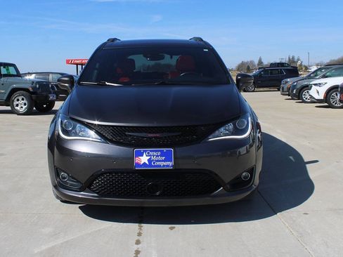Used 2020 Chrysler Pacifica Limited w/ Quick Order Package 27H Red S FWD image 2