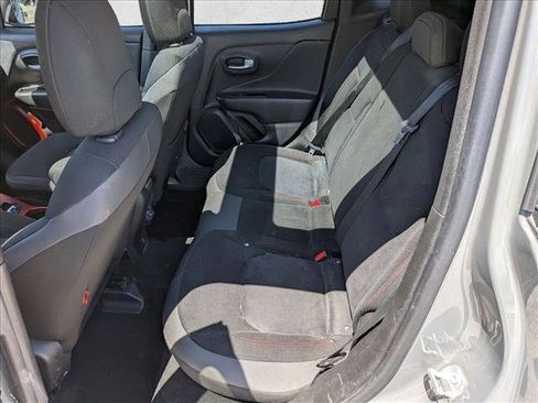 Used 2019 Jeep Renegade Trailhawk w/ Cold Weather Group II AWD/4WD image 21