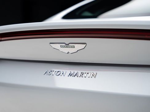 Used 2019 Aston Martin V8 Vantage Coupe RWD image 29