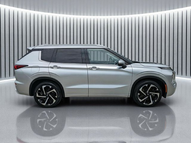 Used 2024 Mitsubishi Outlander SEL FWD image 3